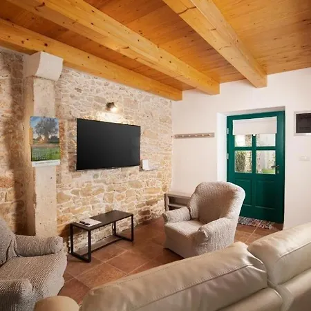 House With A Parking Space Valtura, - 24732