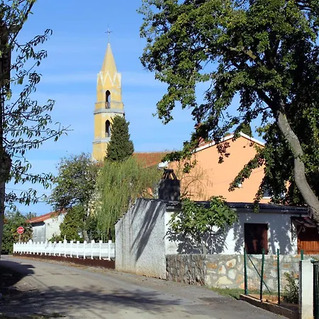 House With A Parking Space Valtura, - 24732 *