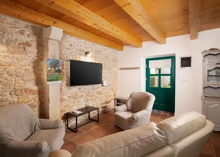 House With A Parking Space Valtura, - 24732